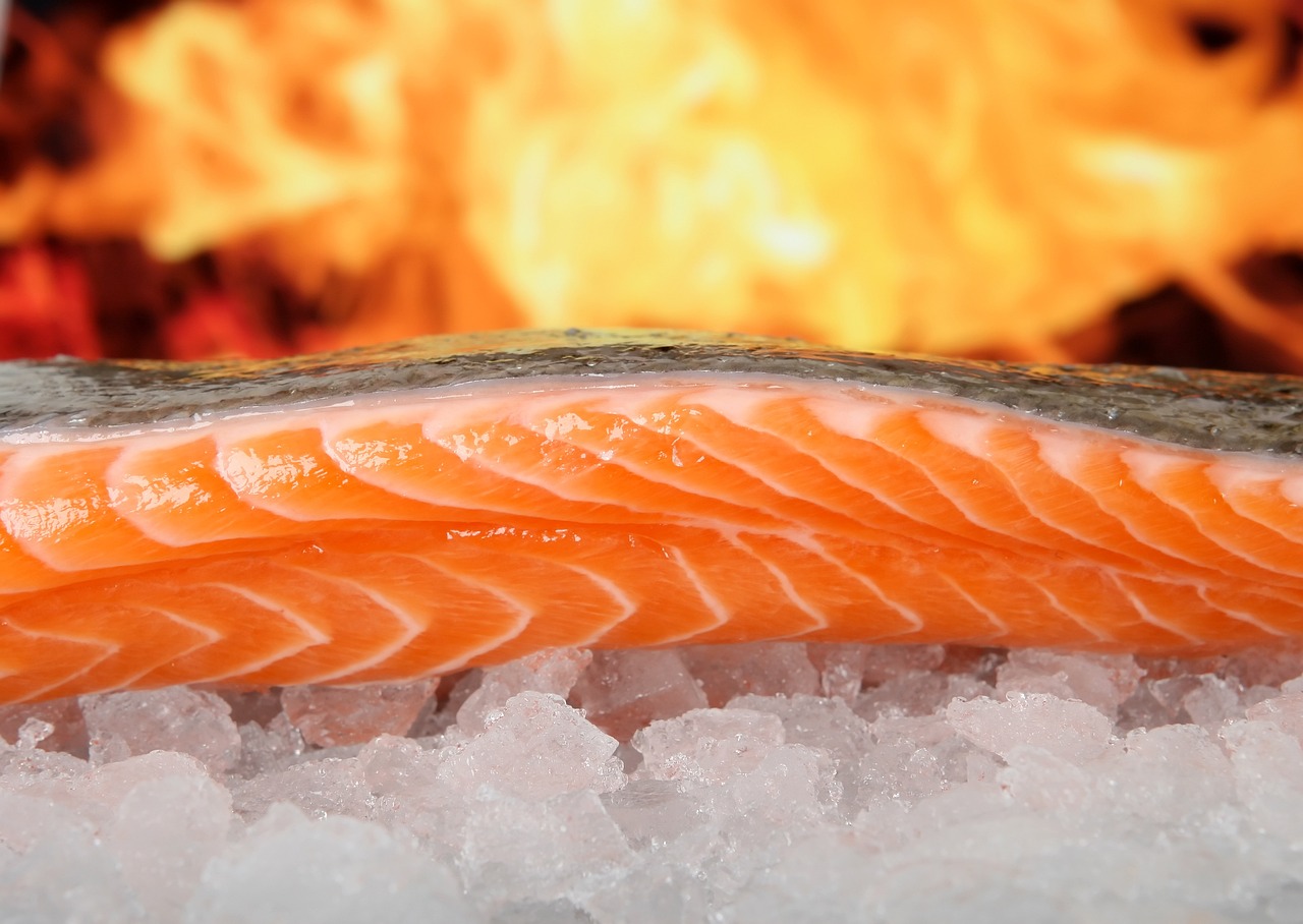 La recette facile et rapide pour préparer du saumon fumé maison pour un repas savoureux